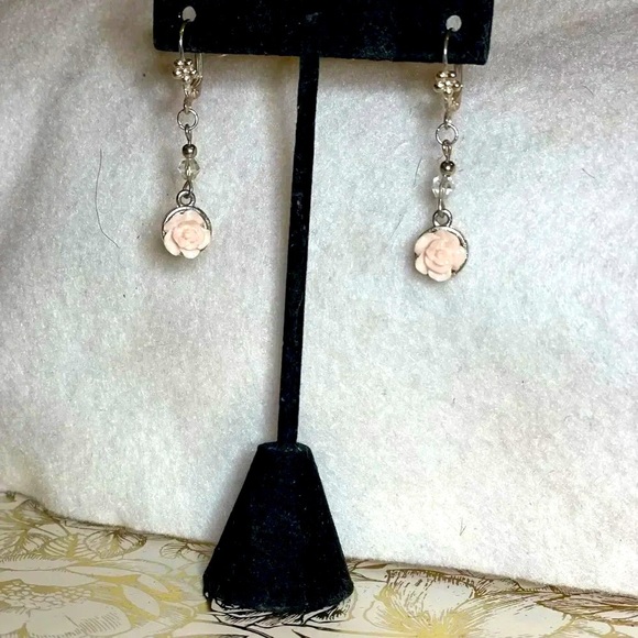 - Vintage rose pink and silver  dangling earrings for pierced ears - Picture 1 of 13